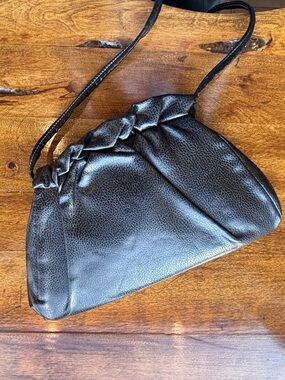 Vintage Black Leather Kisslock Clutch Shoulder Bag Gold Frame Minimalist